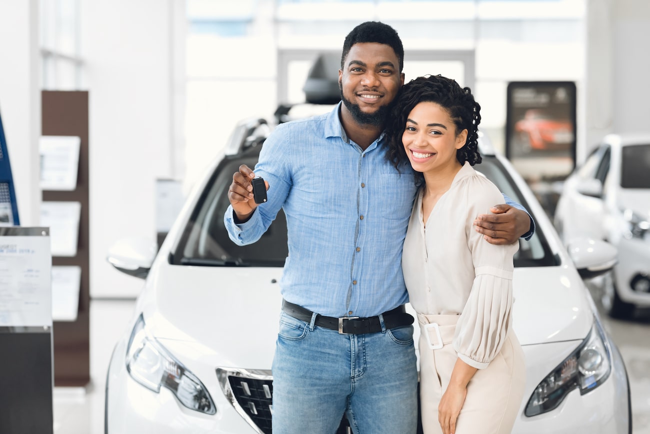 Couple car shopping with auto loan pre-approval